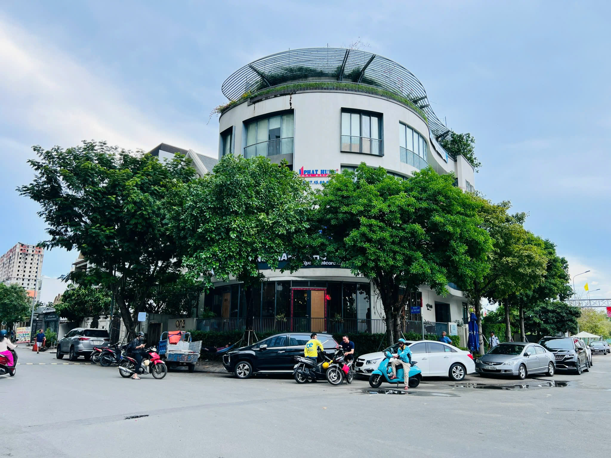 Chuyển Nhượng Tòa Nhà Góc 2 Mặt Tiền Lê Thị Chợ – Phú Thuận, Quận 7 | Dòng Tiền 250 Triệu/Tháng – Giá Tốt