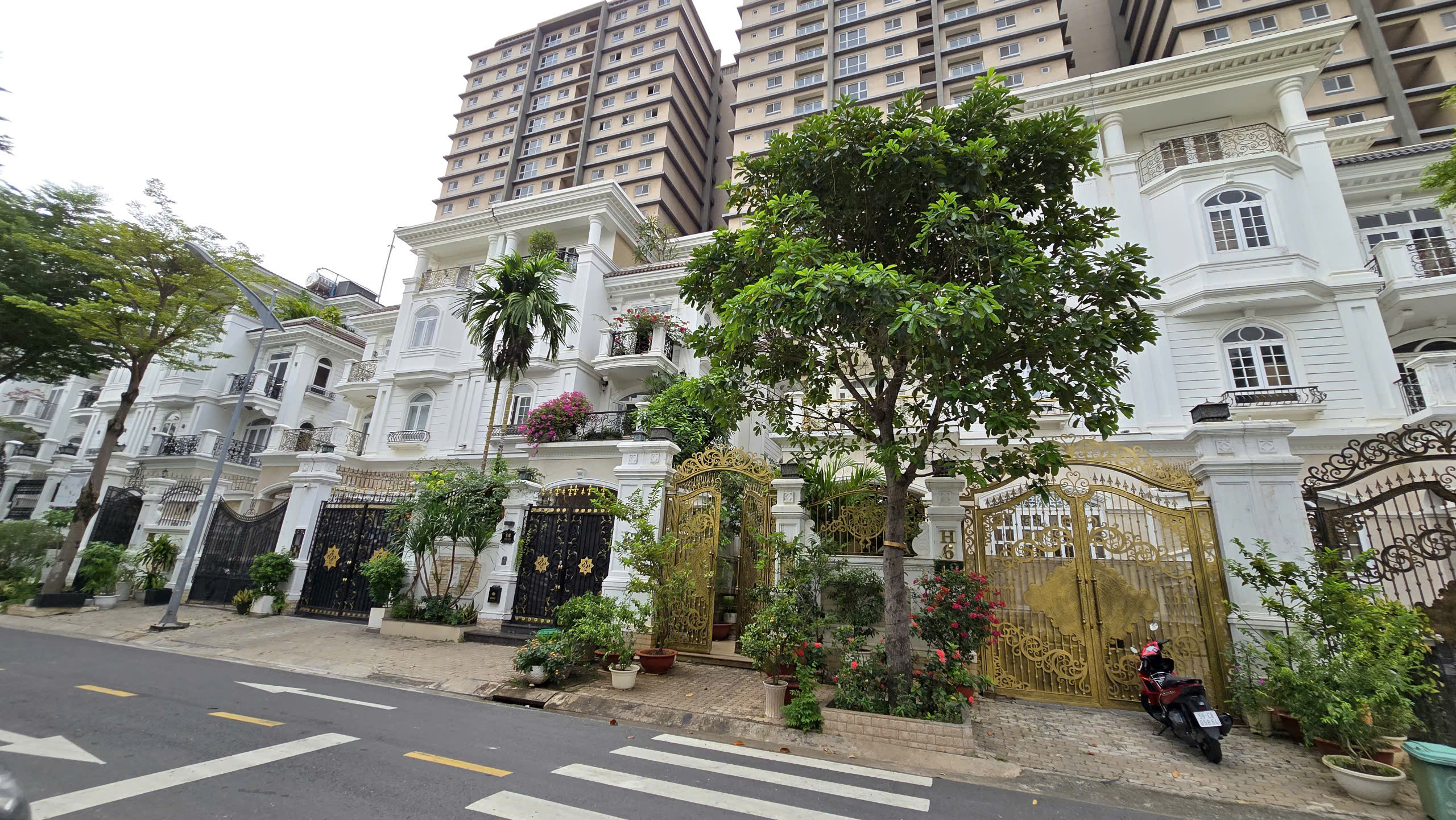 Bán biệt thự CityLand Quận 7 – Nội thất cao cấp, thang máy riêng, hầm để xe – Giá 55 tỷ thương lượng