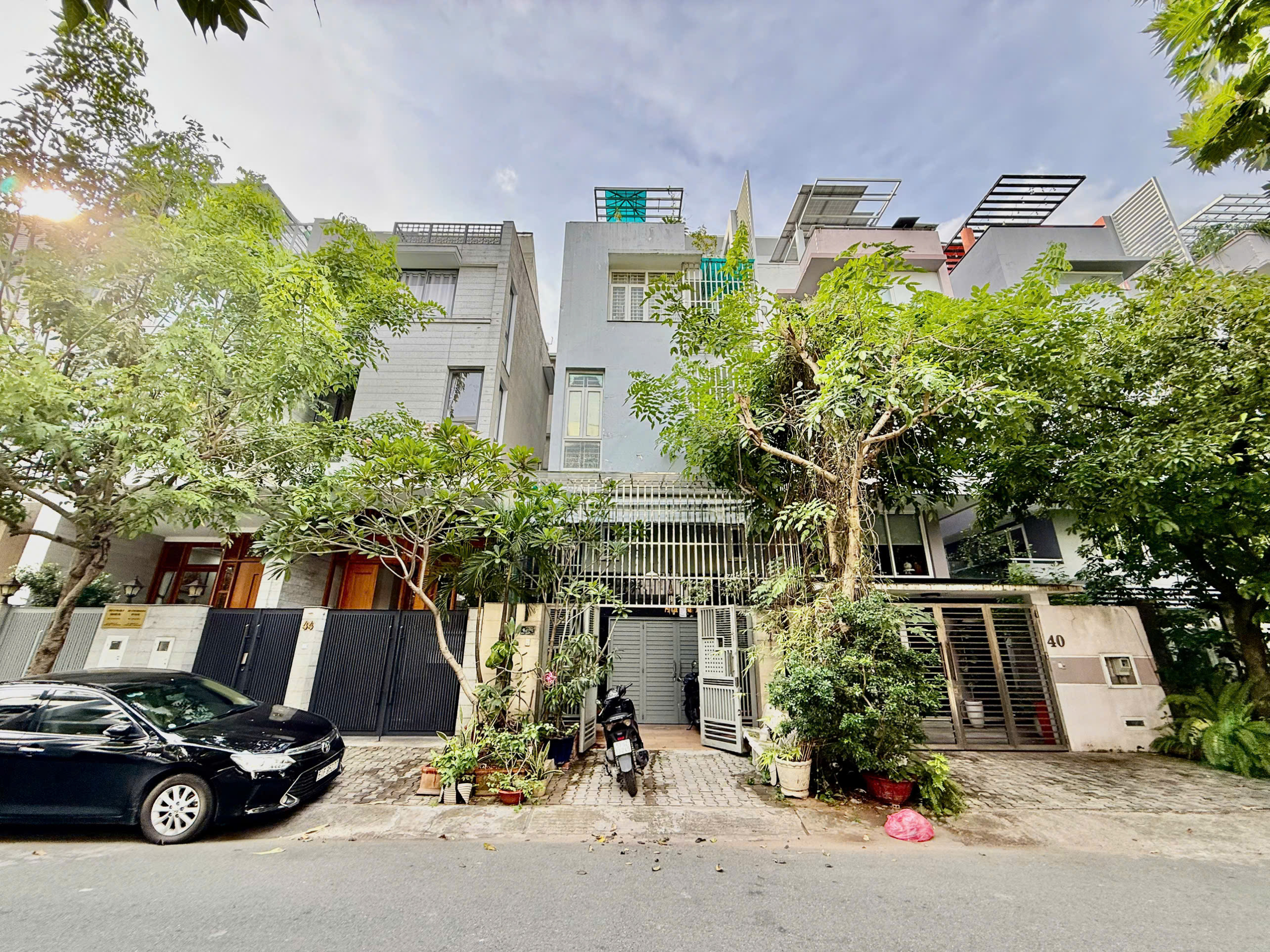 Bán nhà phố khu dân cư Phú Mỹ Vạn Phát Hưng Quận 7 – Sổ hồng riêng, hướng Nam, đang cho thuê 35 triệu/tháng – Giá 22.6 tỷ