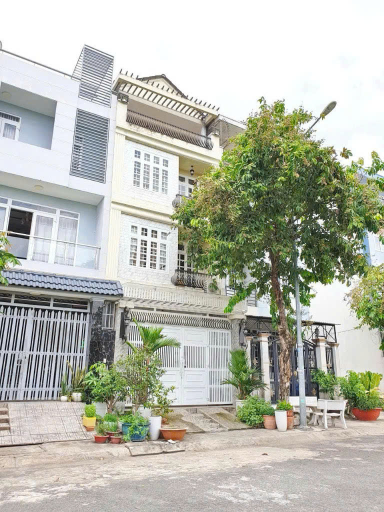 Bán Nhà Đường D4, Phường Phú Mỹ, Quận 7 – 3 Phòng Ngủ Rộng, Giá 13.7 Tỷ