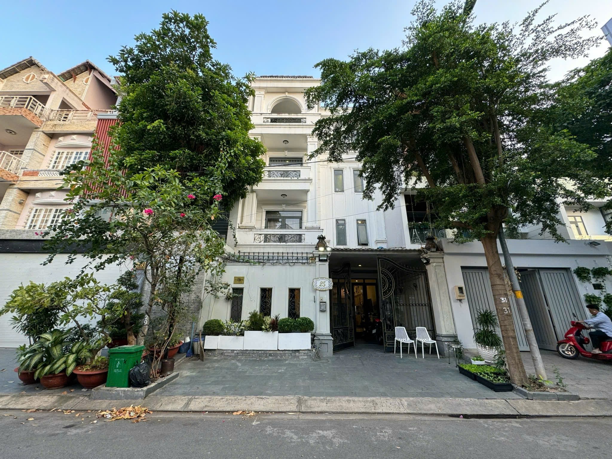 Bán nhà biệt thự khu dân cư Tấn Trường Quận 7 – Đường số 9, 5PN, có thang máy, giá 29.5 tỷ