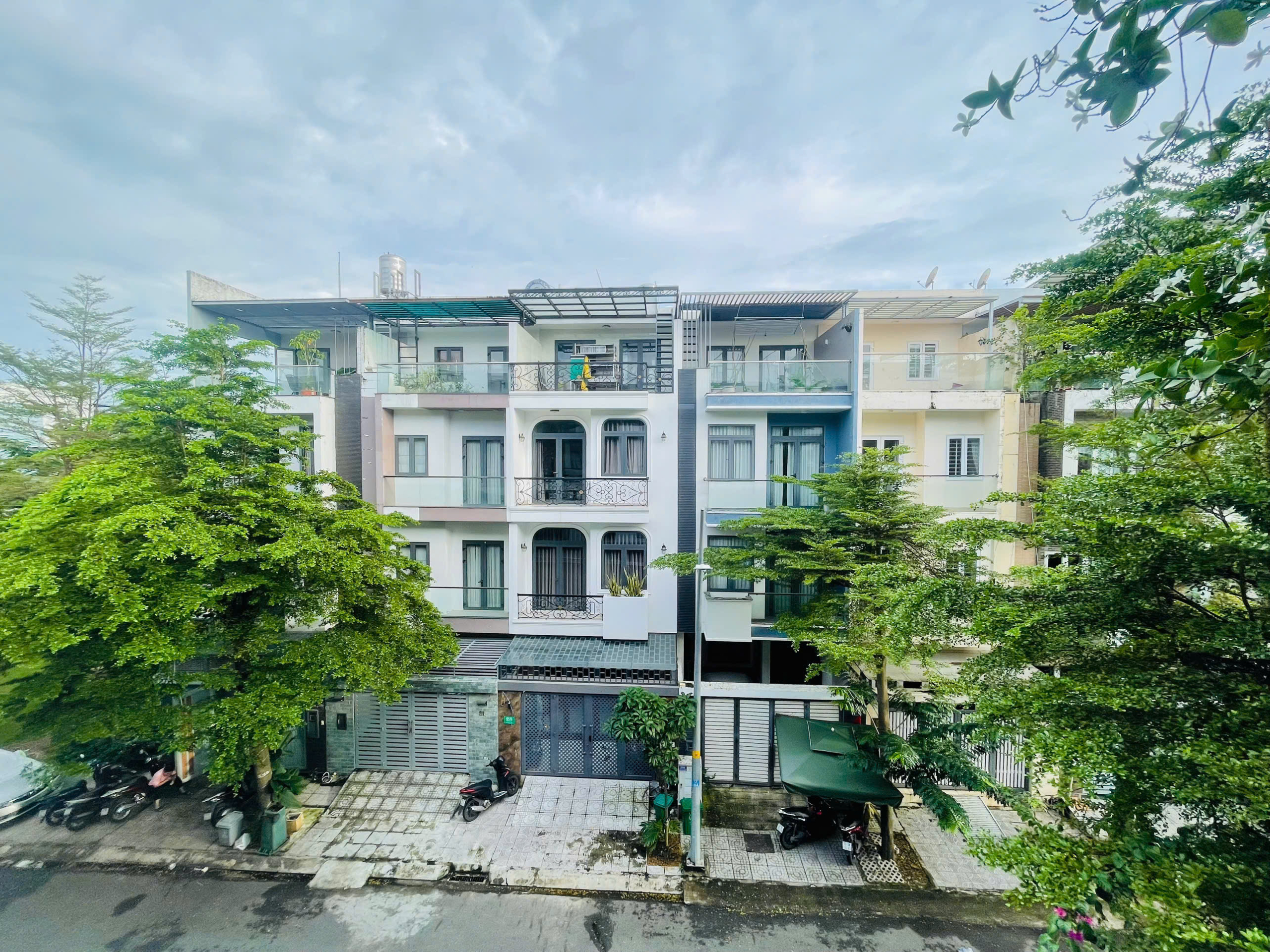 Nhà B10 số 38 đường 1, jamona city 5×17 Trệt 3 lầu, đông nam HDMB Giá 15 ty full nội thất