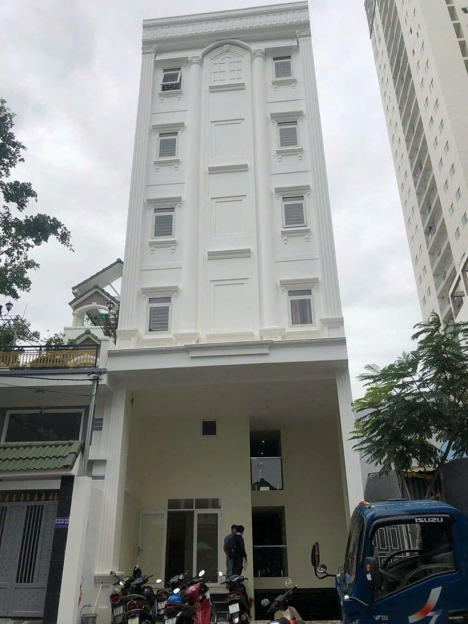 BÁN TÒA NHÀ CĂN HỘ DỊCH VỤ QUẬN 7 – 50 PHÒNG – DOANH THU 120 TRIỆU/THÁNG – SHR – GIÁ 37 TỶ