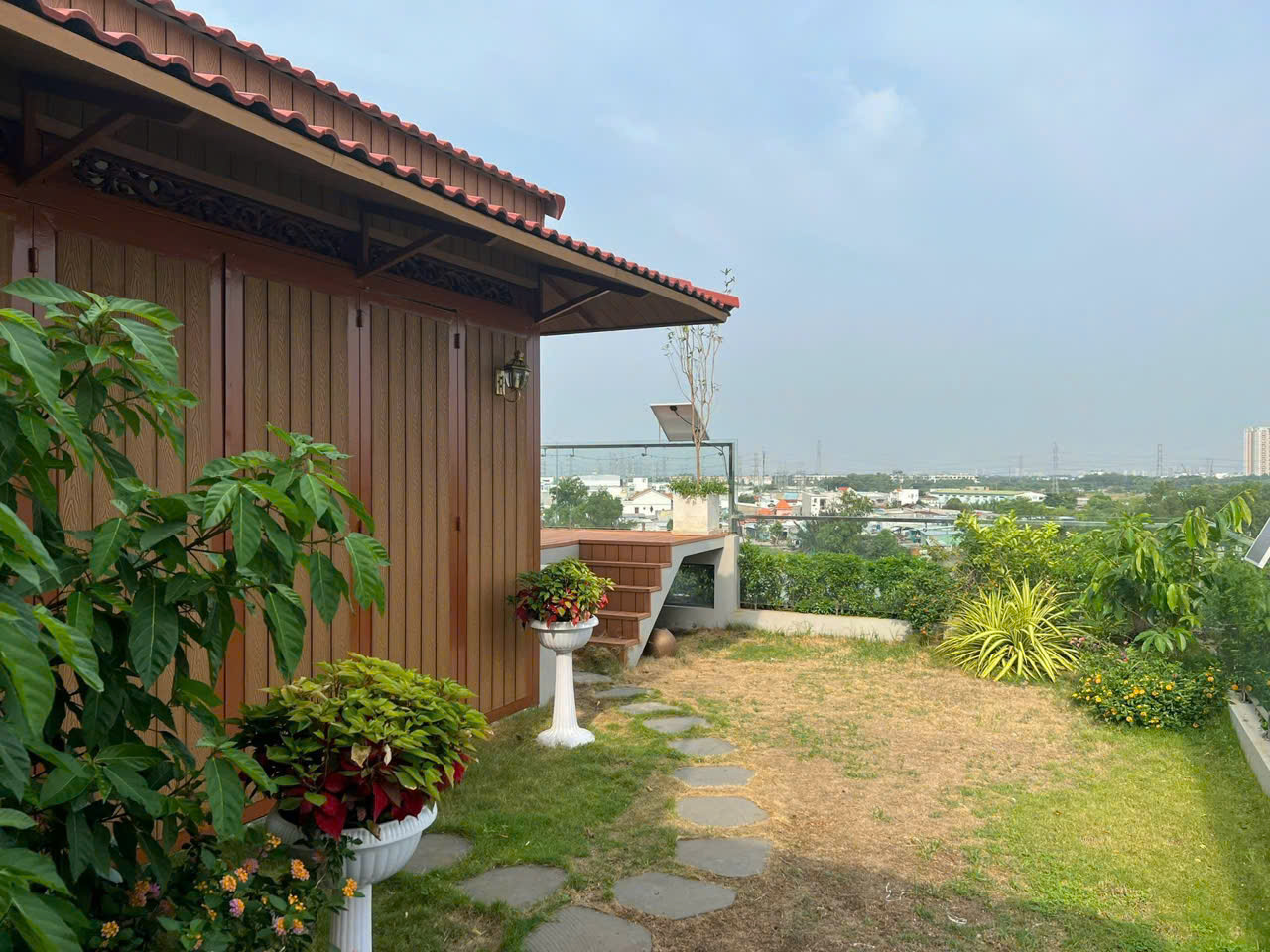 Biệt thự sân vườn view sông KDC Công Ích Q4 Phú Mỹ Quận 7, diện tích 278m2 nở hậu, có hồ bơi, thang máy, thiết kế cao cấp, không gian sống đẳng cấp, pháp lý rõ ràng, giá tốt.